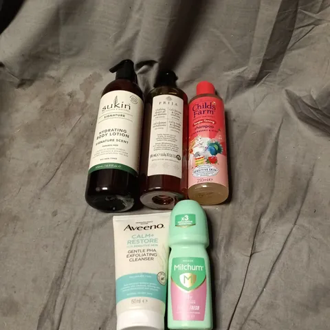 APPROXIMATELY 20 X ASSORTED COSMETIC ITEMS TO INCLUDE SUKIN, PRIJA, CHILDS FARM, AVEENO, MITCHUM ETC