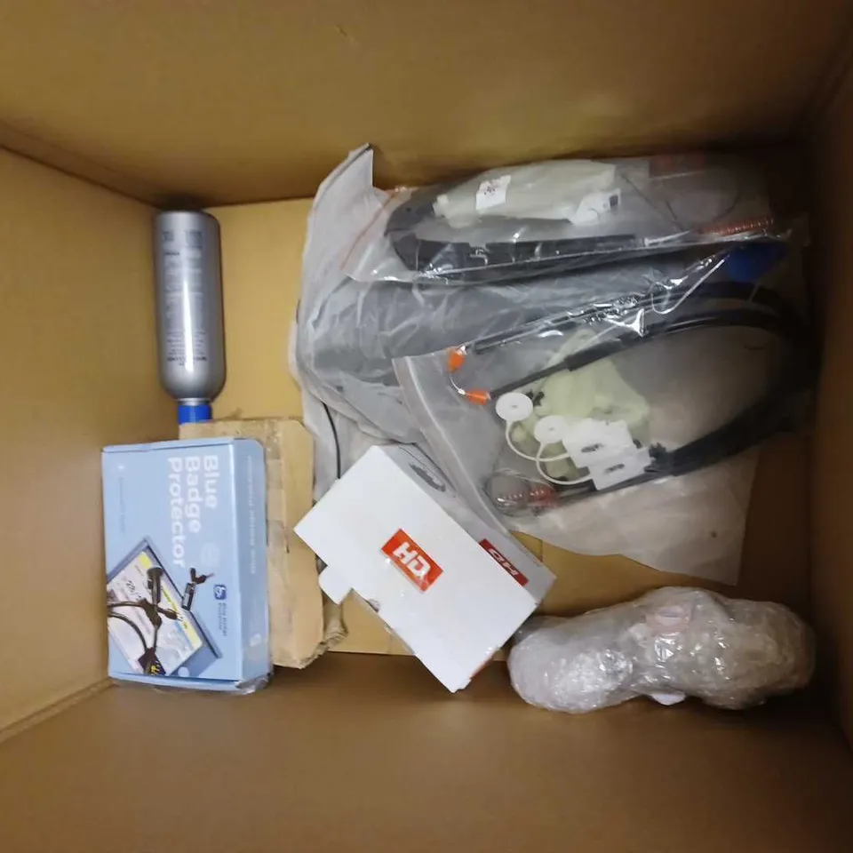 LOT OF APPROX 10 TO INCLUDE GLOVES , 2 IN 1 SHAMPOO AND SNOW FOAM , AUTO SHINE SHAMPOO , PORTABLE POWER STATION , ETC