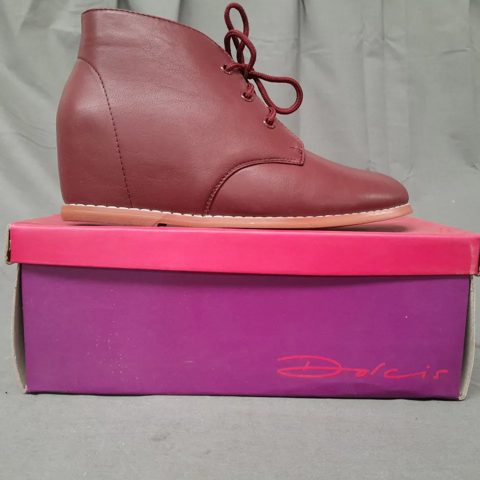 BOXED PAIR OF DOLCIS SHOES IN BURGUNDY UK SIZE 5