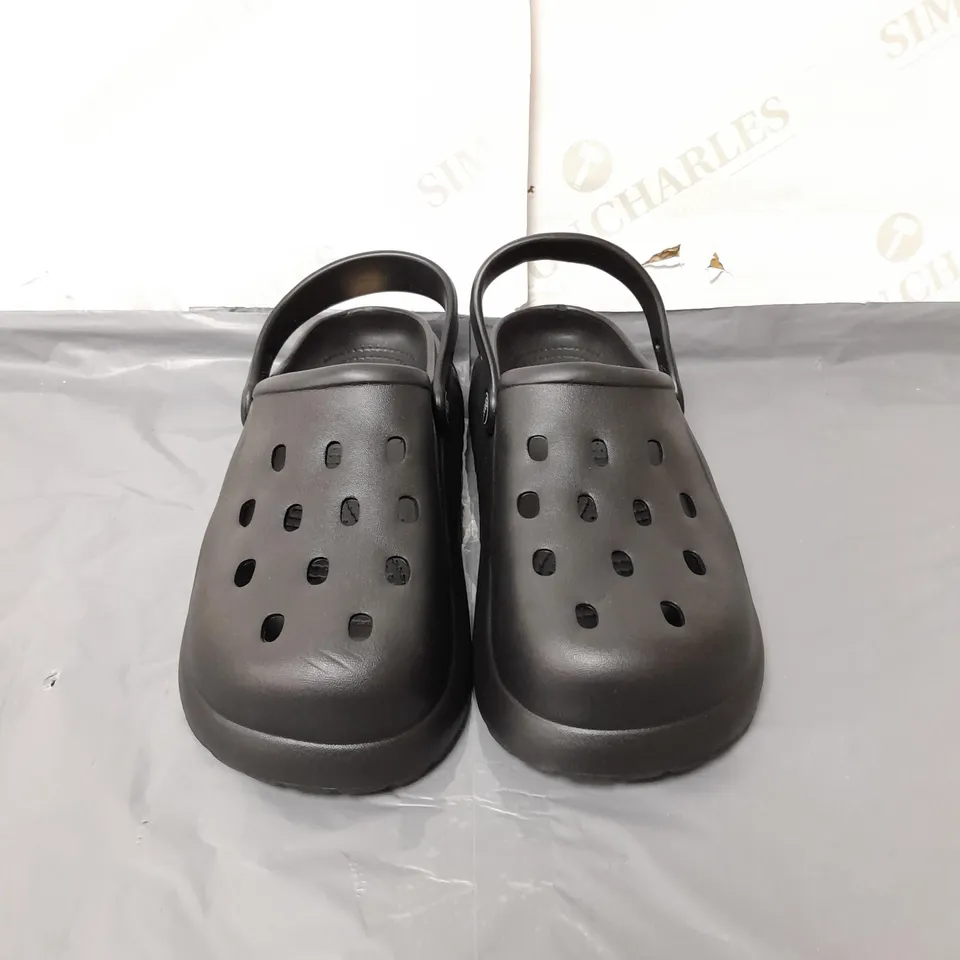 UNBRANDED BLACK CROCS SIZE EU 38/39