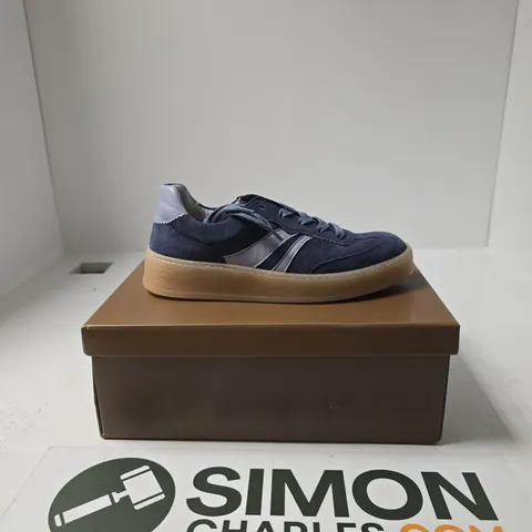 BOXED PAIR OF GABOR DAHMA SHOES SIZE 5
