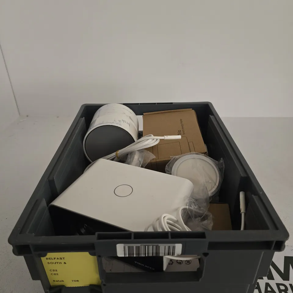 TOTE OF APPROXIMATELY 15 ASSORTED ITEMS TO INCLUDE DIGITAL DISPLAY FAN, TRIO ENERGY DISPLAY, TP-LINK ETC