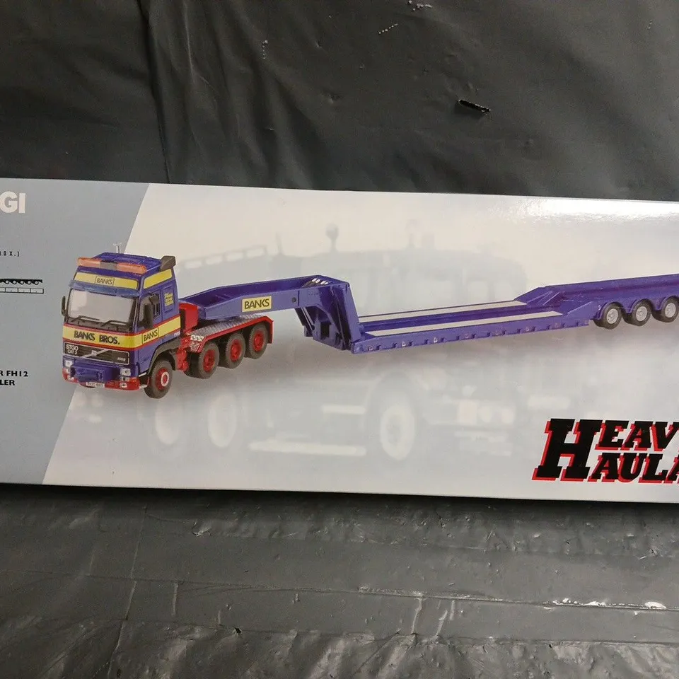 BOXED CORGI HEAVY HAULAGE VOLVO GLOBETROTTER FH12 KING TRAILER