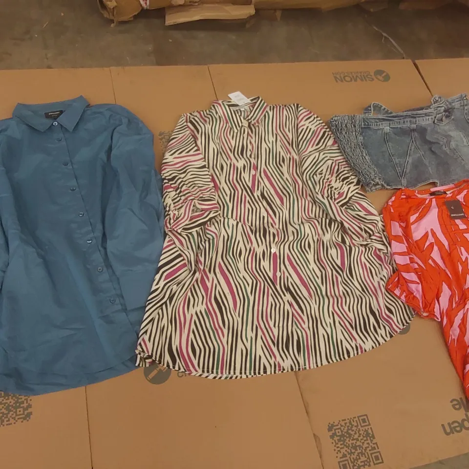 PALLET CONTAINING APPROXIMATELY 600x BRAND NEW ASSORTED DESIGNER CLOTHING ITEMS INCLUDING: ANTHOLOGY SHIRT, JD WILLIAMS TOPS, SIMPLY BE SKIRT ECT