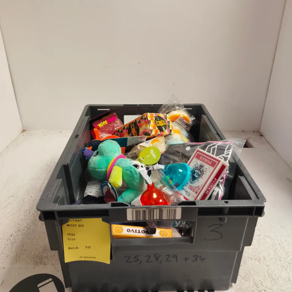 TOTE OF APPROXIMATELY 30 ASSORTED TOY/GAME ITEMS TO INCLUDE NEE DOH DR PEPPER NICE CUBE, TEENY TINY TURNTABLE, PLAYING CARDS, PLAYGRO TOY ETC