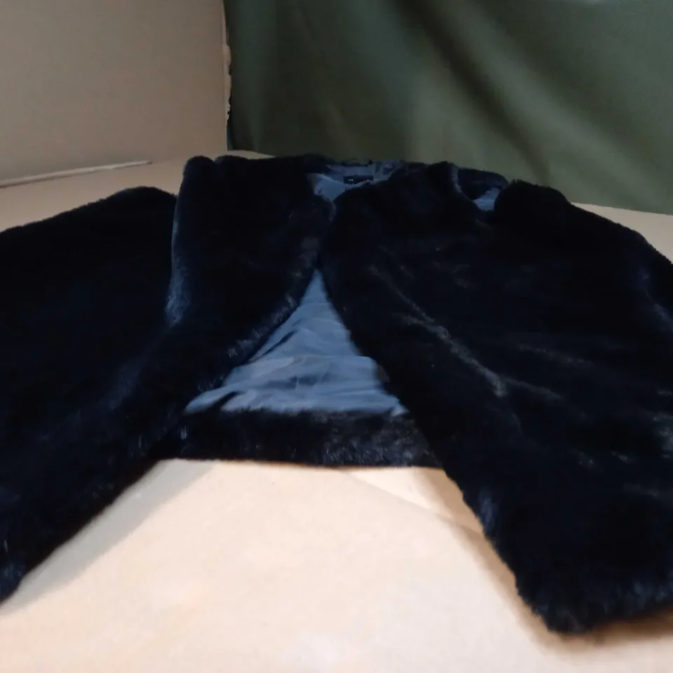NEWLOOK CURVES BLACK FAUX FUR WAIST COAT - SIZE 18