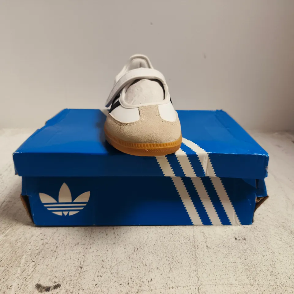 BOXED PAIR OF ADIDAS SAMBA JANE SHOES IN WHITE SIZE UK 4.5