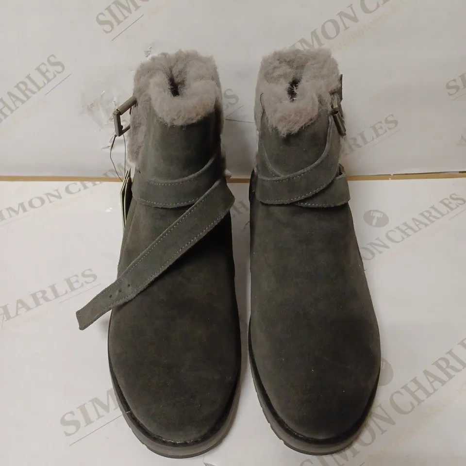 EMU AUSTRALIA MERAK SUEDE BOOTS, DARK GREY, UK SIZE 7