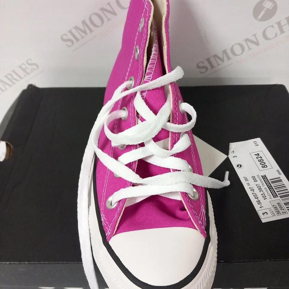 BOXED CONVERSE BASKET SIZE 6