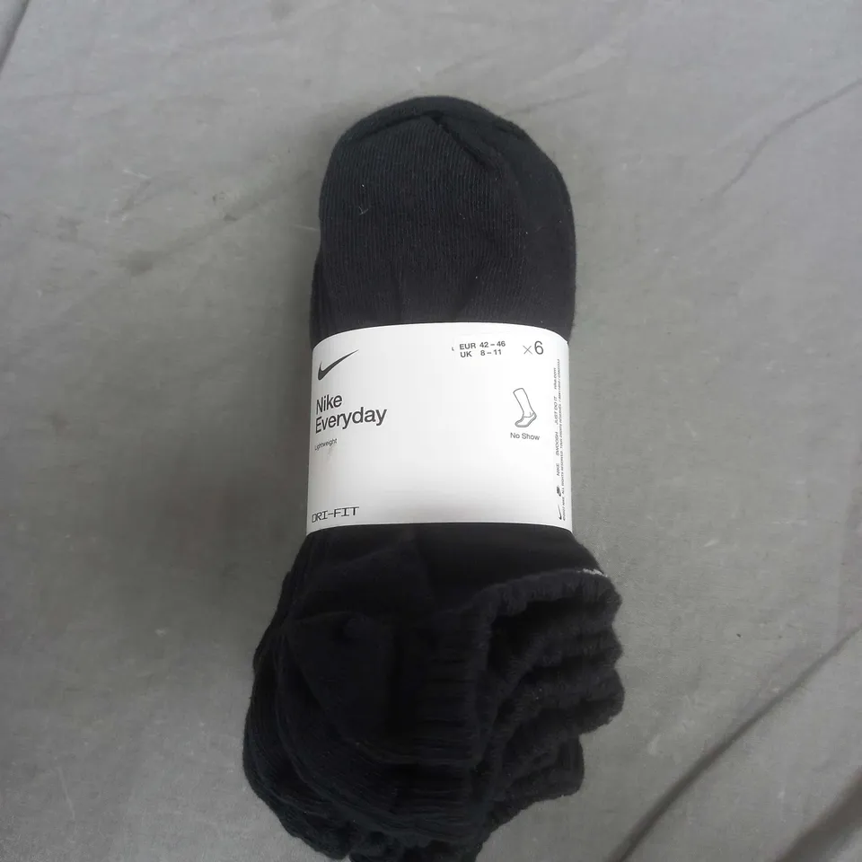 NIKE DRI FIT SOCKS IN BLACK 6 PAIRS - UK 8 - 11