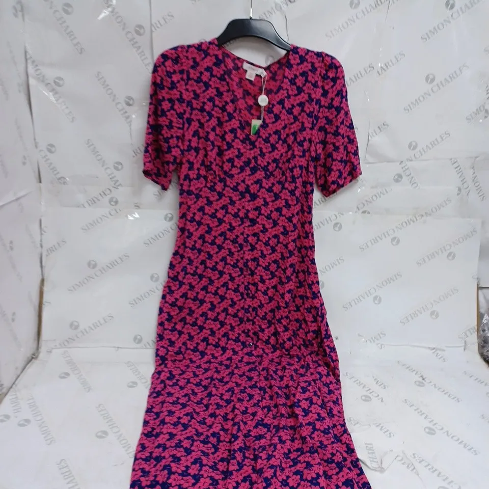 12 FINERY DETAILED DRESSES IN VARIOUS STYLES 