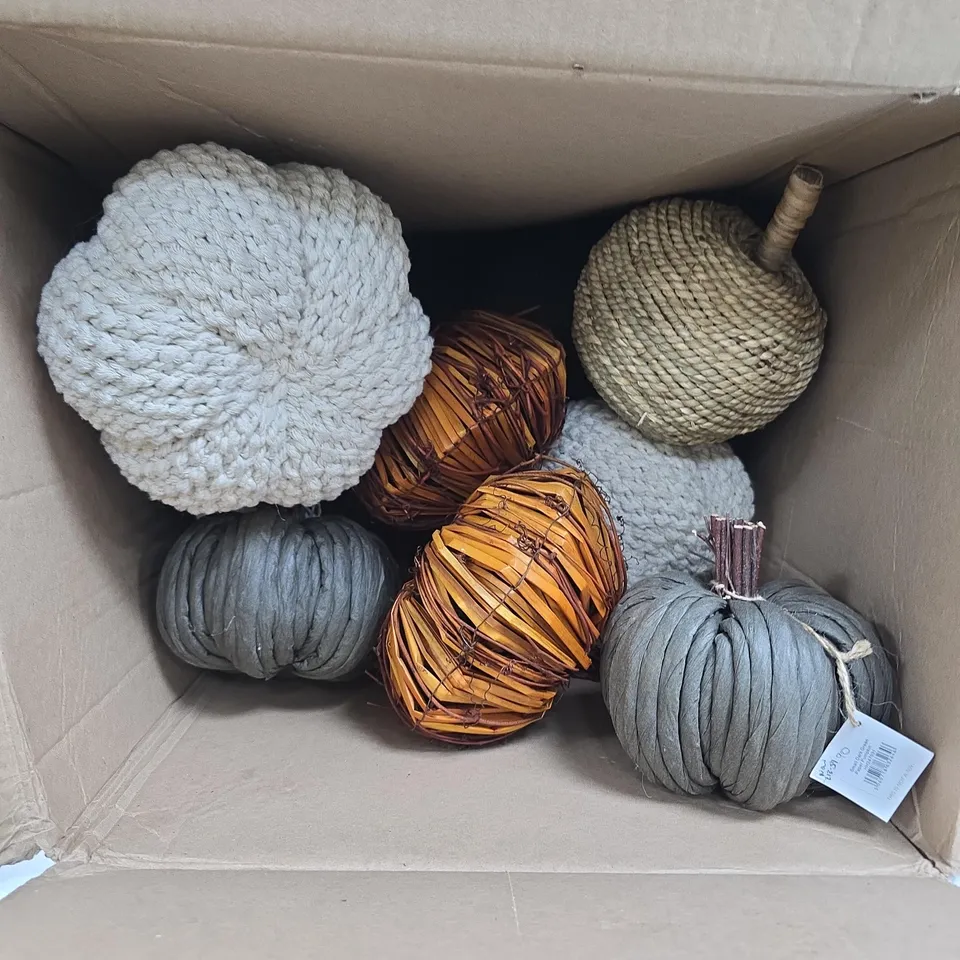 BOX OF APPROXIMATELY 10 DECORATIVE PUMPKINS – WOVEN TEXTURES, ASSORTED COLOURS