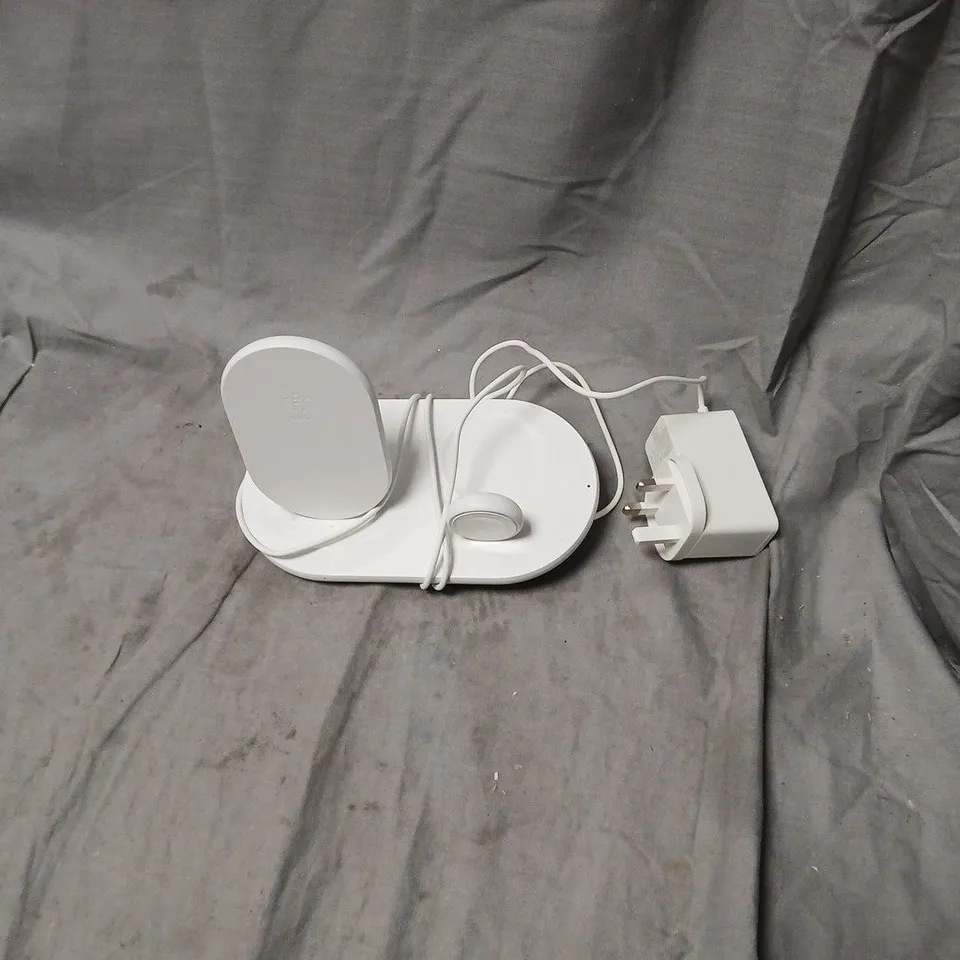 BELKIN BOOSTCHARGE 3-IN-1 WIRELESS CHARGER FOR IPHONE, APPLE WATCH & AIRPODS – WHITE