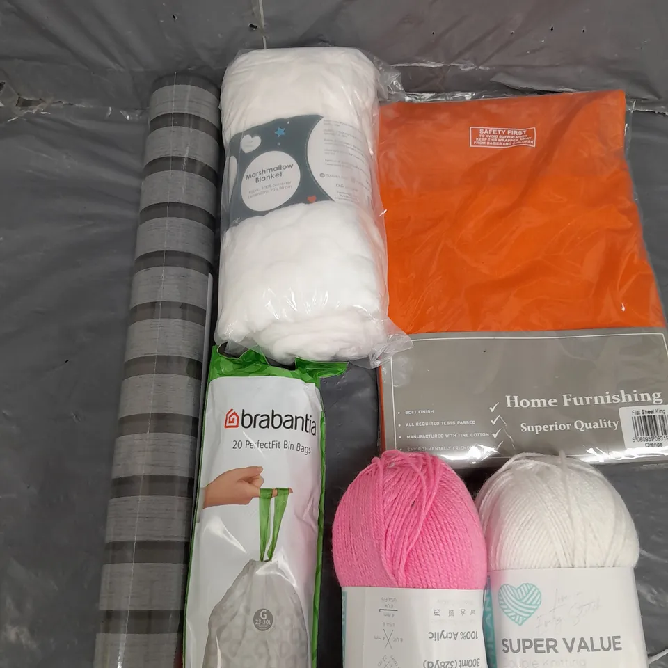 APROXIMATELY 20 ASSORTED HOUSEHOLD ITEMS TO INCLUDE BEDDING , WALLPAPER , BINBAGS , ETC