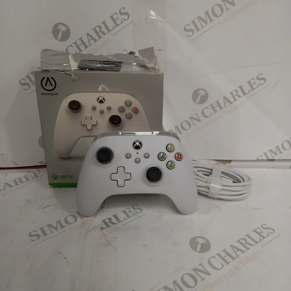 XBOX WIRED CONTROLLER IN WHITE