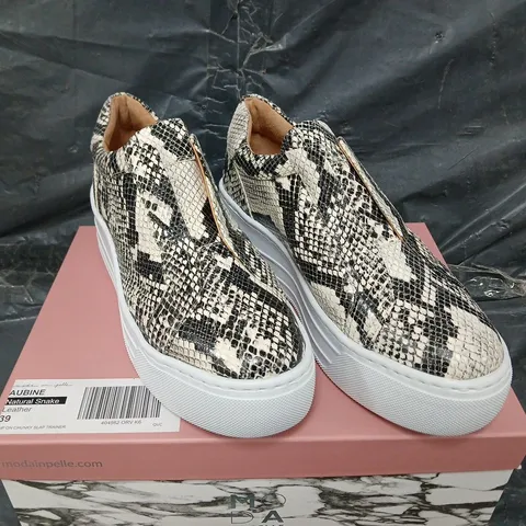BOXED PAIR OF MODA IN PELLE SLIP ON CHUNKY TRAINERS - SIZE 39