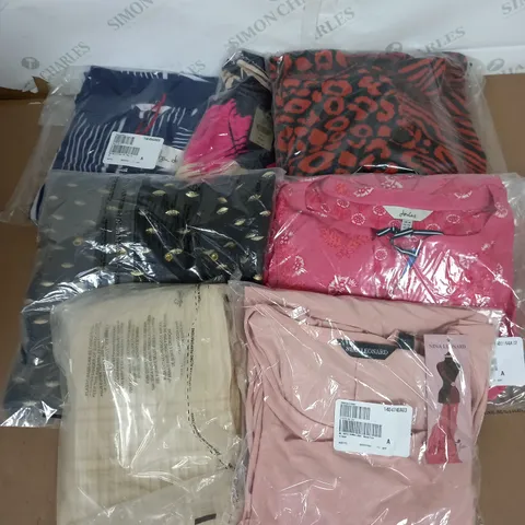 BOX OF APPROXIMATELY 20 ASSORTED HOUSEHOLD ITEMS TO INCLUDE DRESS, SCARF, TOP ETC