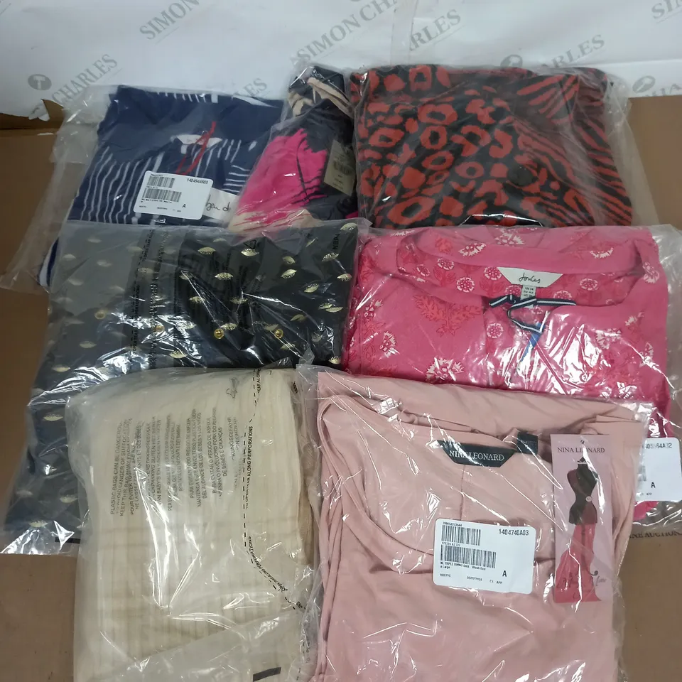 BOX OF APPROXIMATELY 20 ASSORTED HOUSEHOLD ITEMS TO INCLUDE DRESS, SCARF, TOP ETC