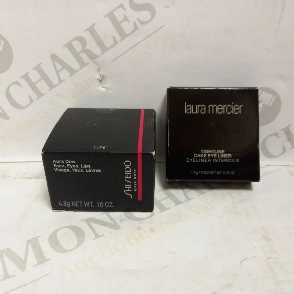 LOT OF 2 MAKEUP PRODUCTS TO INCLUDE SHISEIDO AURA DEW MULTIUSE FACE HIGHLIGHTER - LUNAR & LAURA MERCIER TIGHTLINE CAKE EYELINER - CHARCOAL GREY
