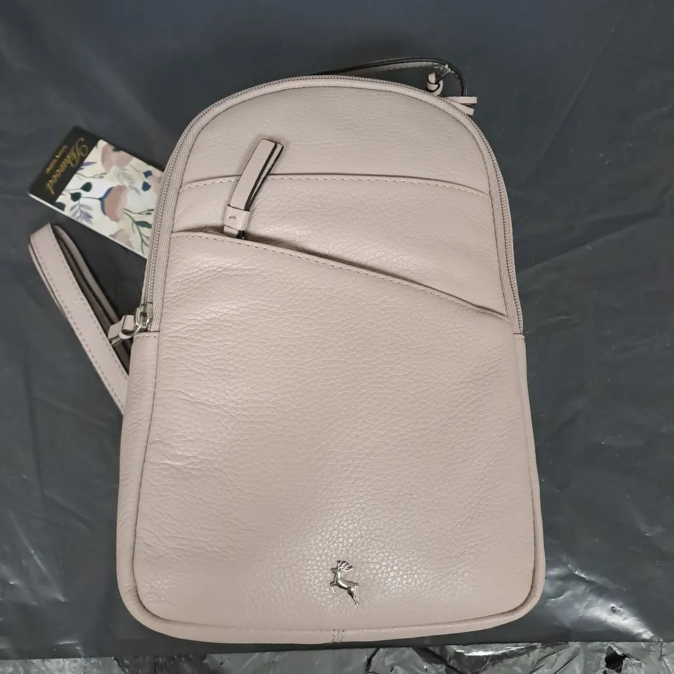 ASHWOOD BACKPACK WITH ZIP POCKET 