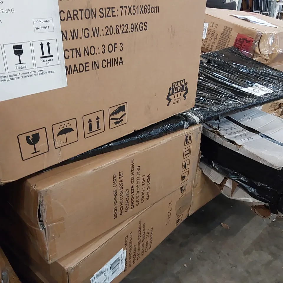 PALLET OF ASSORTED GARDEN FURNITURE PARTS