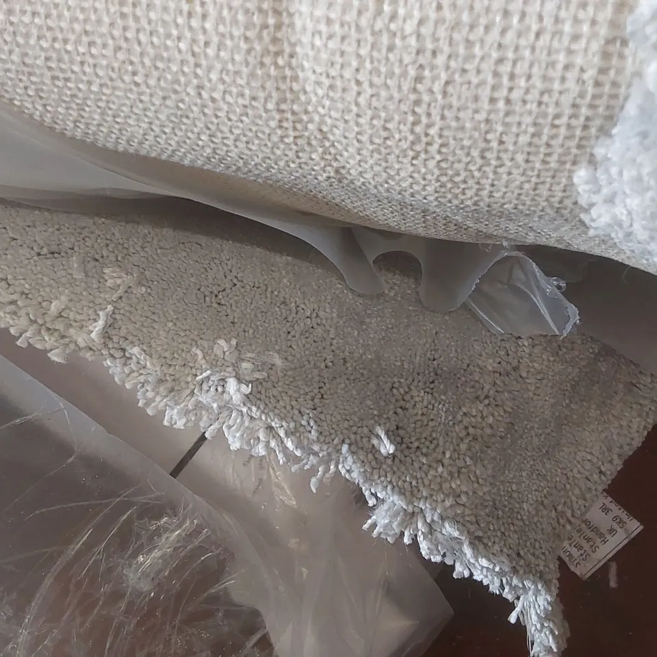 ROLL OF QUALITY ULTIMATE IMPRESSIONS REVELRY CARPET - APPROXIMATELY 2.72 x 5m