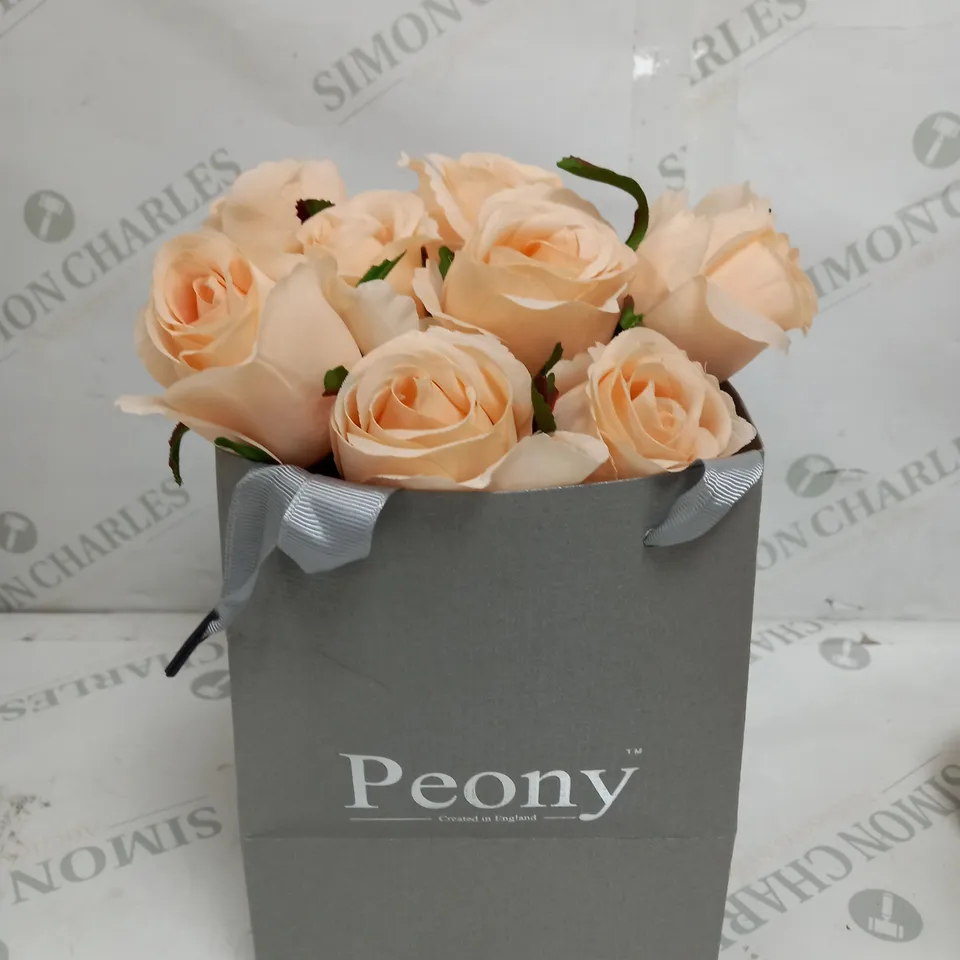 OUTLET PEONY ROSES IN A SMALL MIRROR GIFT BAG AND 25ML FRAGRANCE