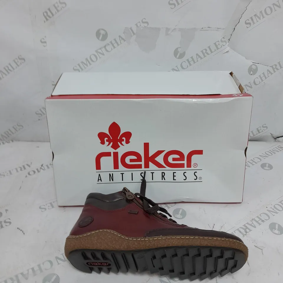 BOXED PAIR OF RIEKER SIDE ZIP WATER RESISTANT BOOTS IN BURGUNDY SIZE 6