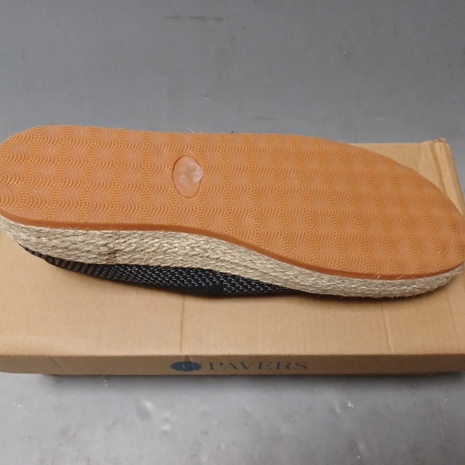 BOXED PAIR OF PAVERS SLIP ON SHOES - UK SIZE 7