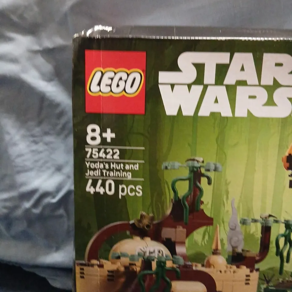 LEGO STAR WARS 75422 YODA’S HUT AND JEDI TRAINING – 440 PIECES (BOXED)