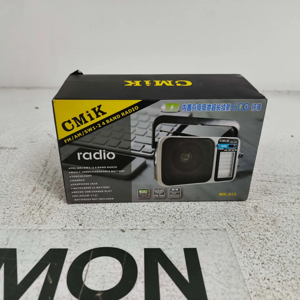 CMIK FM/AM RADIO WITH LIGHT AND HANDLE BOXED