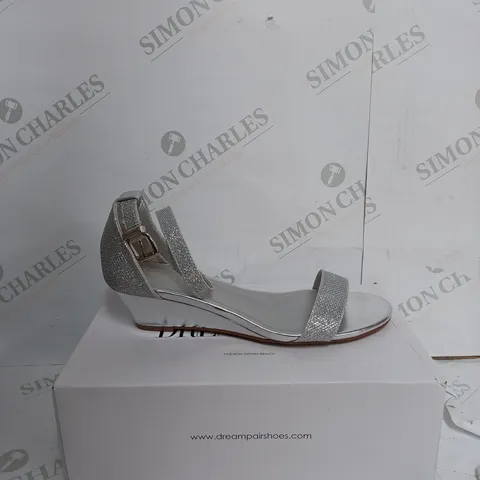 DREAM PAIRS WOMENS INGRID SANDALS IN SILVER - UK 6