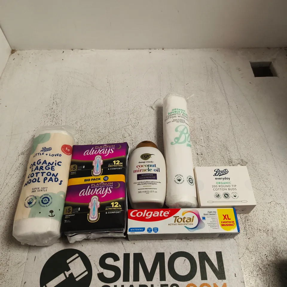APPROXIMATELY 10 ASSORTED BEAUTY PRODUCTS INCLUDING BOOTS EVERYDAY ORGANIC ROUND TIP COTTON BUDS, COLGATE TOTAL AND BOOTS ORGANIC DOUBLE FACED COSMETIC ROUND COTTON WOOL PADS