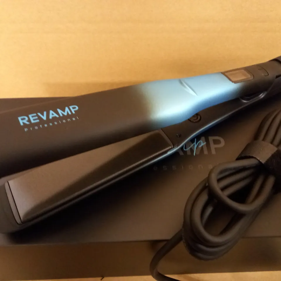 REVAMP PROGLOSS WIDE ULTRA X SHINE CERAMIC HAIR STRAIGHTENER