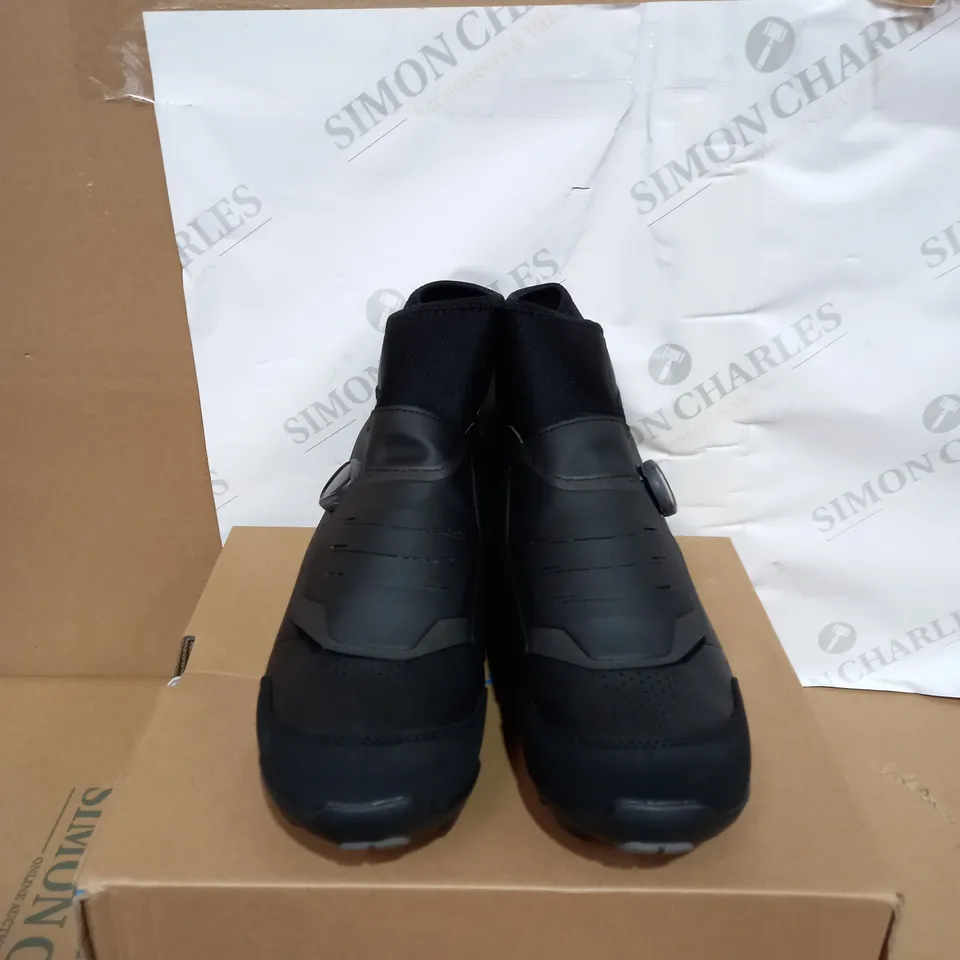 PAIR OF BOXED SHIMANO MW7 SHOE SIZE 40