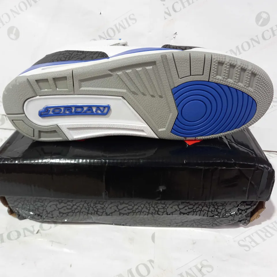 BOXED PAIR OF NIKE AIR JORDAN SHOES IN WHITE/BLUE UK SIZE 11