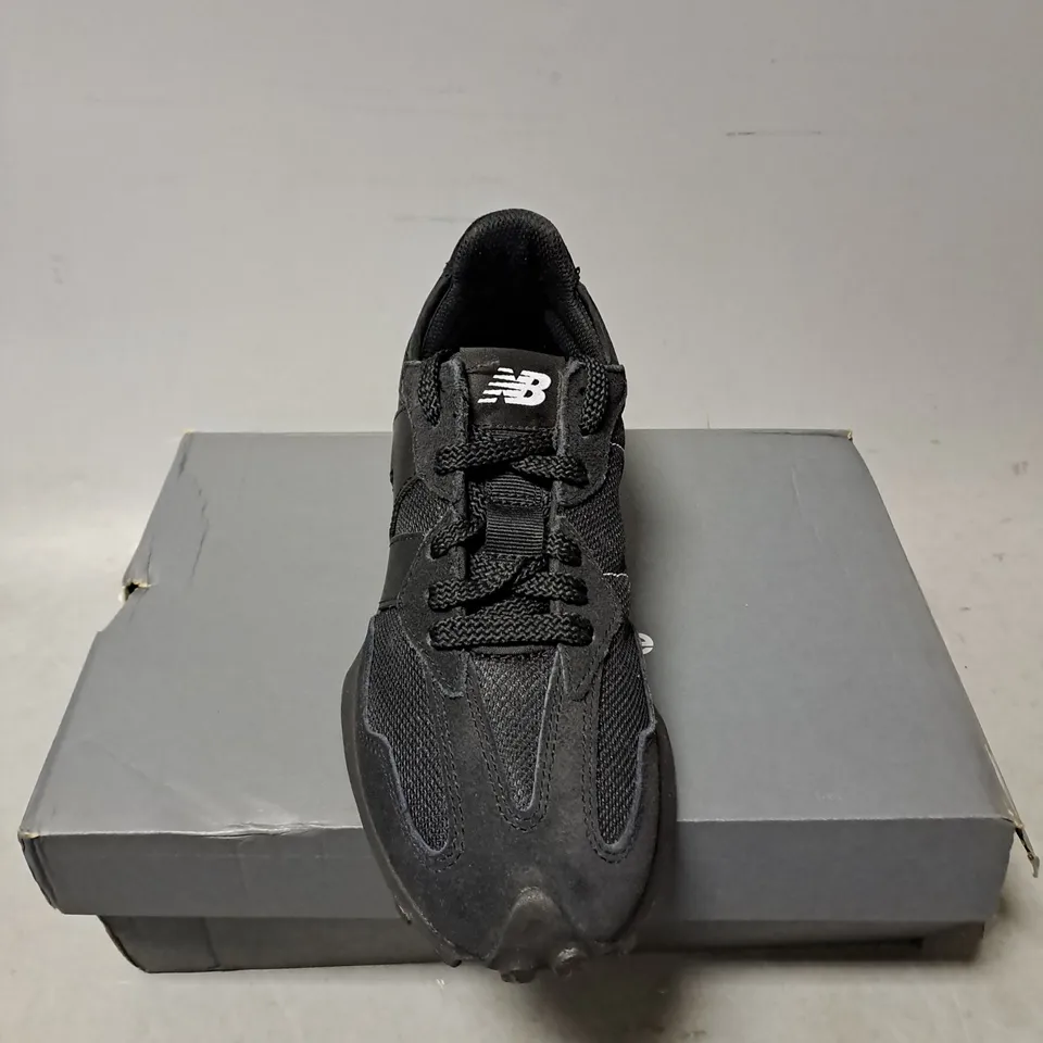 BOXED PAIR OF NEW BALNCE MENS 327 TRAINERS IN BLACK SIZE 6