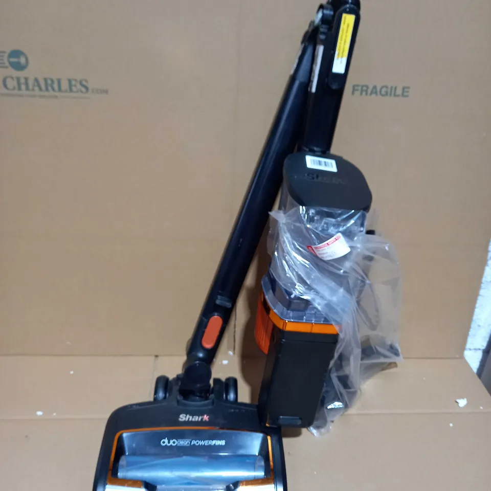 SHARK DUO CLEAN POWER FINS VACUUM CLEANER