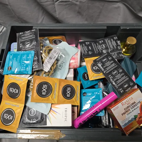 HEALTH & BEAUTY ASSORTMENT: VAGISIL MOISTURISING WASH, ORALIEVE DRY MOUTH RELIEF MOISTURISING MOUTH GEL, RASITA CREAM, EXS MAGNUM LARGE CONDOMS AND SAMPLE SACHETS