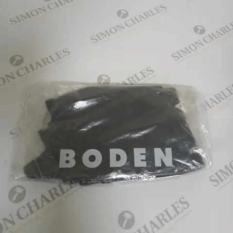 BAGGED BODEN SUPERSOFT BOAT NECK T-SHIRT SIZE 10