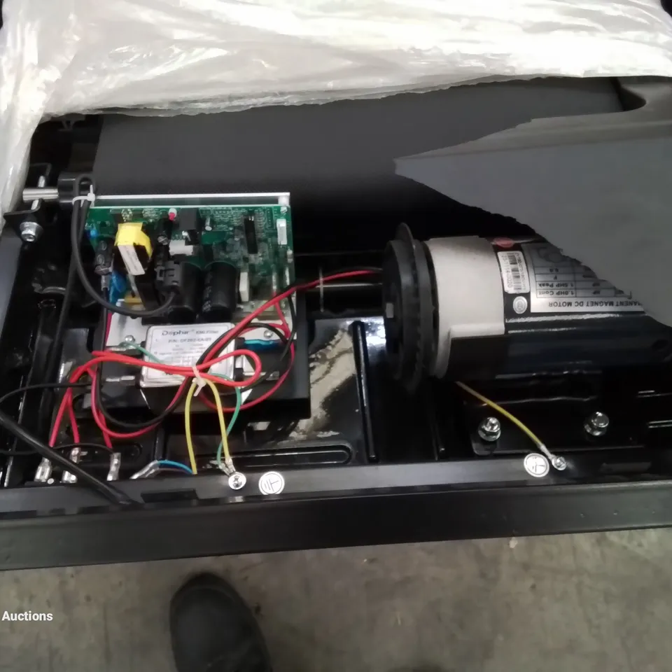 DYNAMIX T2000D FOLDABLE MOTORISED TREADMILL WITH MANUAL INCLINE (DAMAGED)