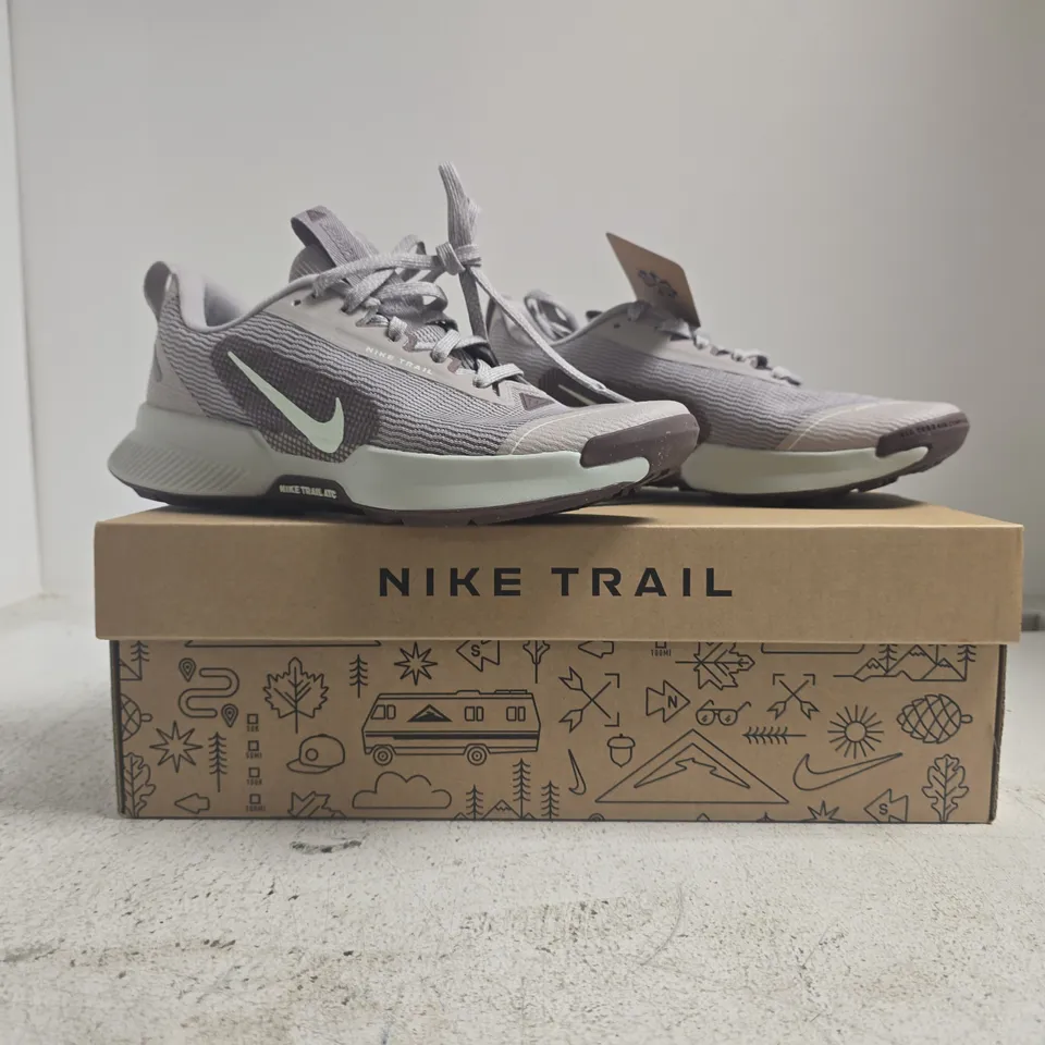 BOXED PAIR OF NIKE JUNIPER TRAIL 3 TRAINERS IN LILAC SIZE UK 3