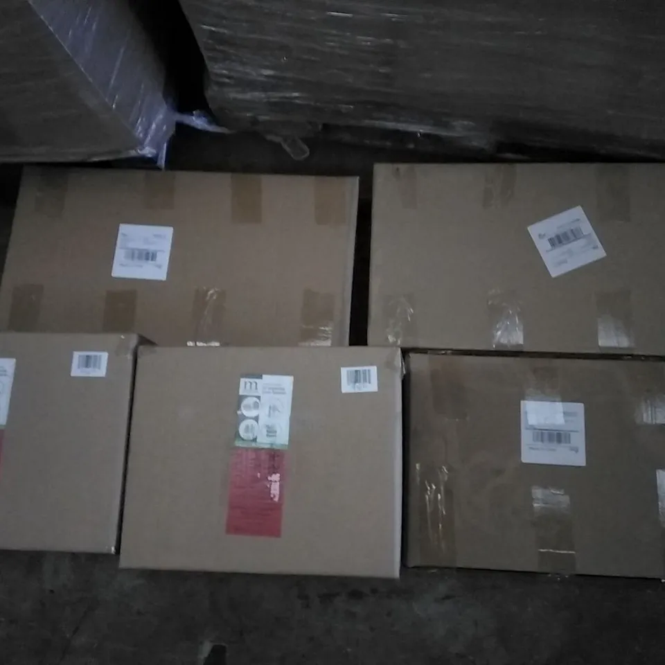 PALLET OF ASSORTED ITEMS INCLUDING M DESIGN WASTE CAN, UFUNS FIREWOOD RACK