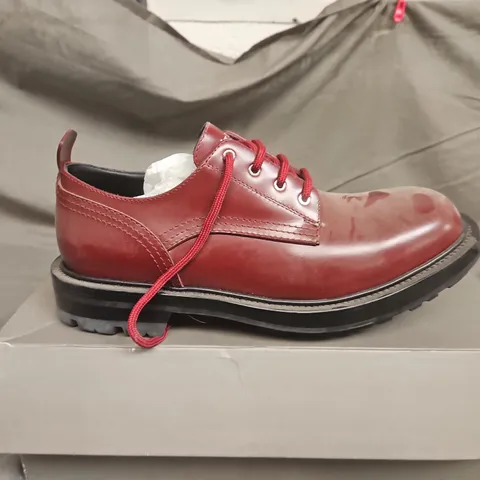 BOXED PAIR OF ALEXANDER MCQUEEN LACE SHOES IN RED - SIZE 42