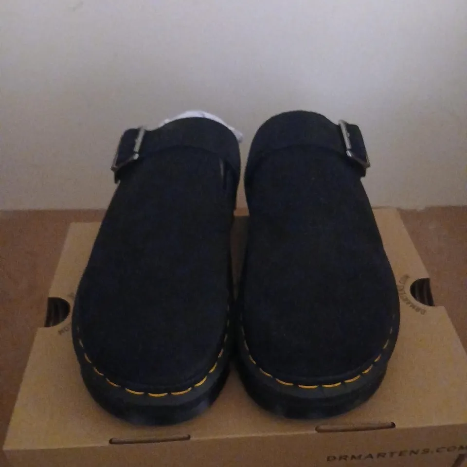 DR. MARTENS AIRWAIR ZEBZAG MULE – BLACK SUEDE, UK 6 (EU 39, US 7)