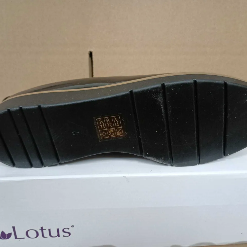BOXED PAIR OF WOMENS LOTUS WOMEN'S BLACK PATENT LEATHER LOAFERS - UK SIZE 6