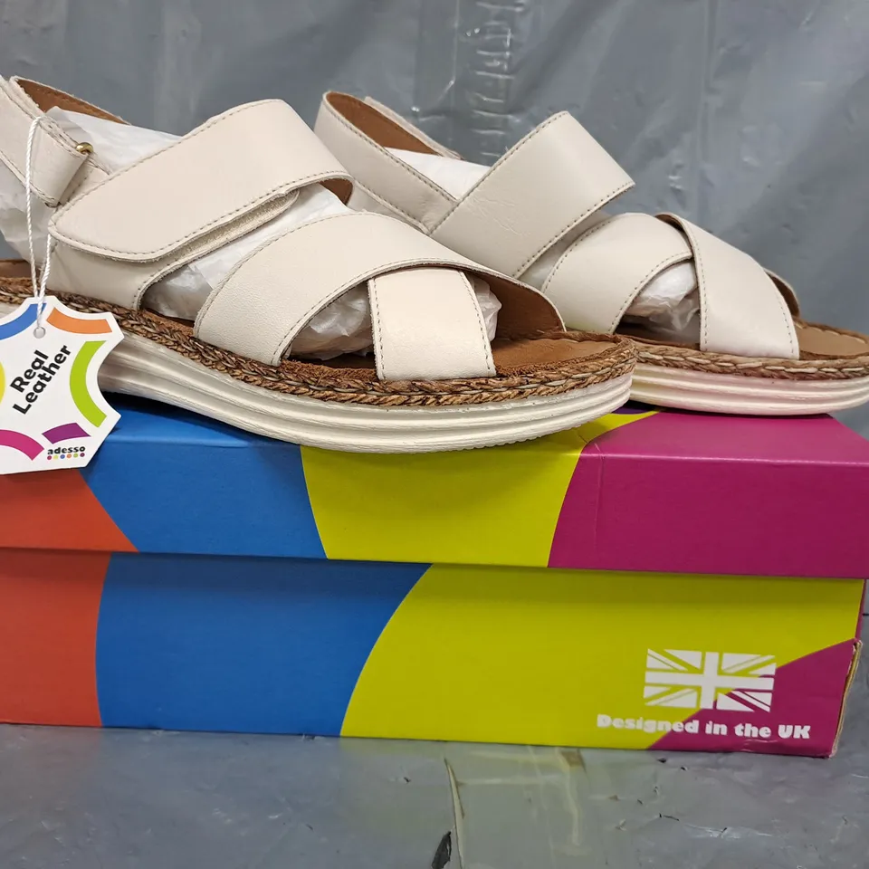 BOXED PAIR OF ADESSO LEATHER SANDALS IN ICE SIZE 6