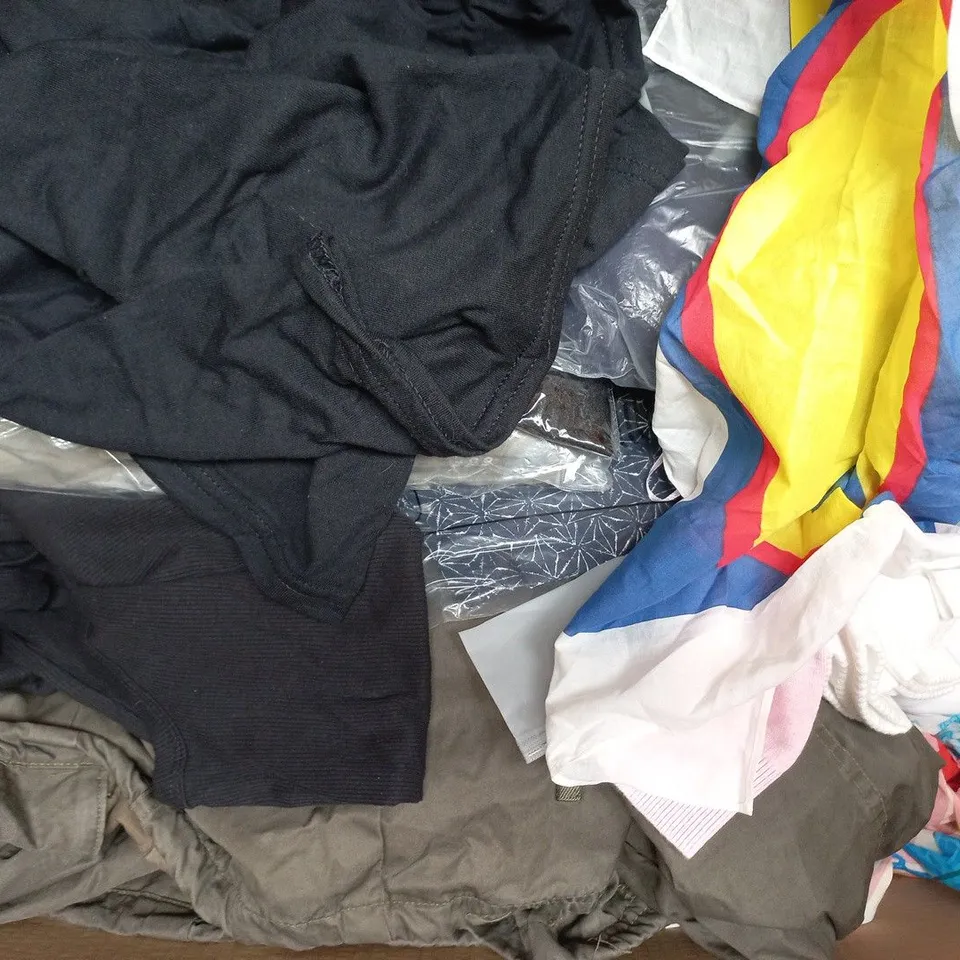 APPROXIMATELY 20 ASSORTED CLOTHING AND FASHION PRODUCTS IN VARIOUS STYLES AND SIZES - COLLECTION ONLY