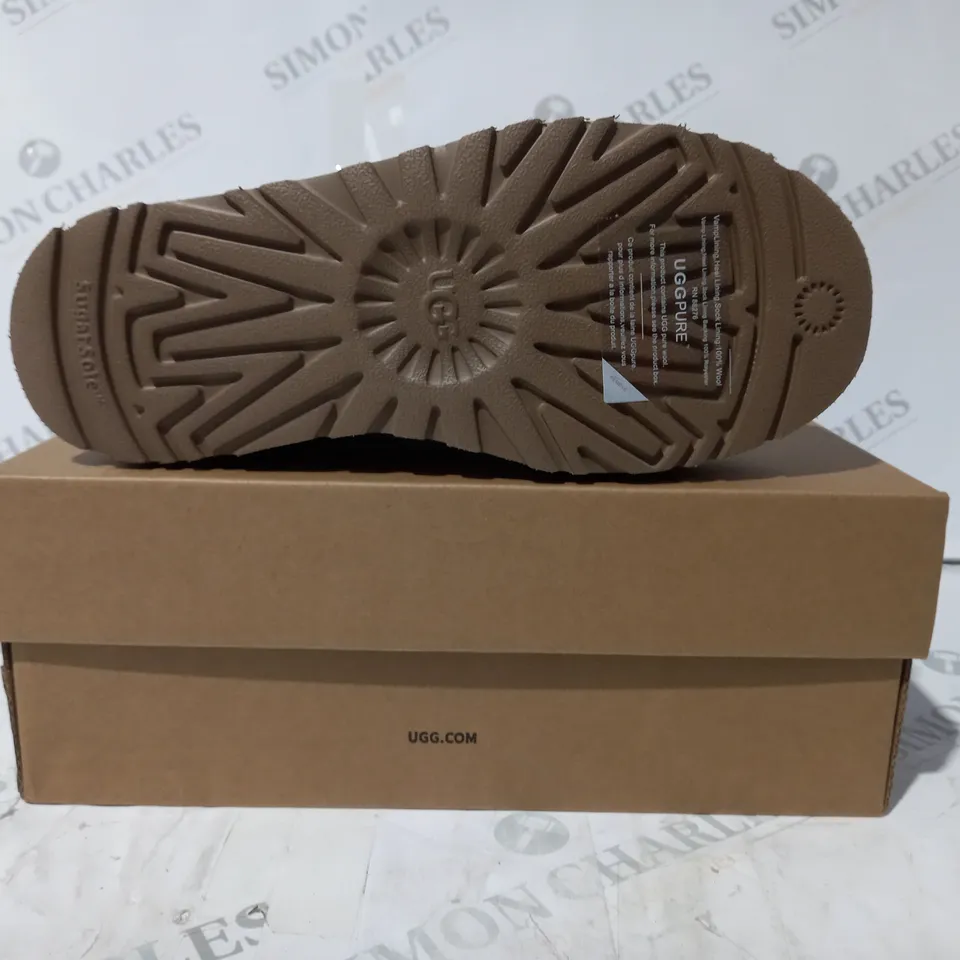 BOXED PAIR OF UGG WTAZZ SHOES IN TAN UK SIZE 4