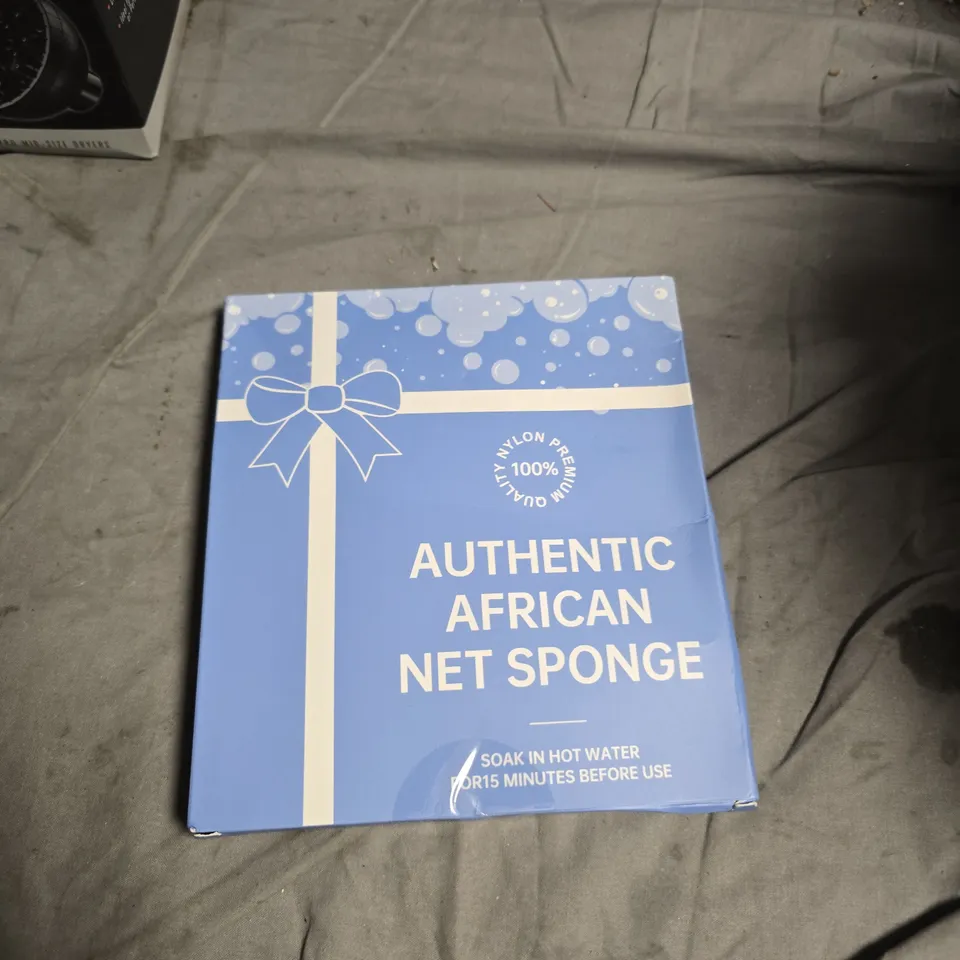 APPROXIMATELY 10 ASSORTED HEALTH AND BEAUTY PRODUCTS INCLUDING BABYLISS PRO DIFFUSER PART , AUTHENTIC AFRICAN NET SPONGE AND JB HAIR EXTENSION 